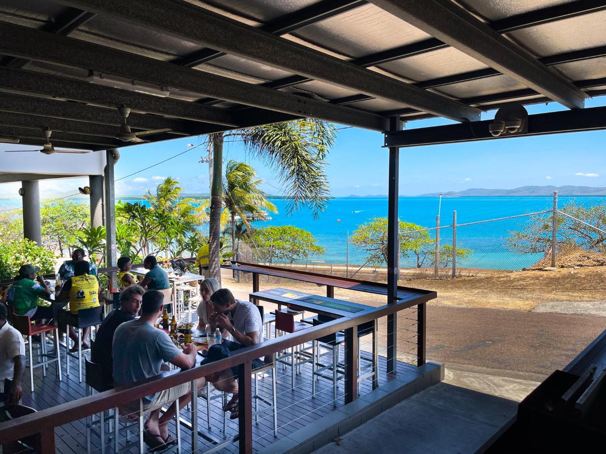 Grand Hotel Thursday Island 外观 照片