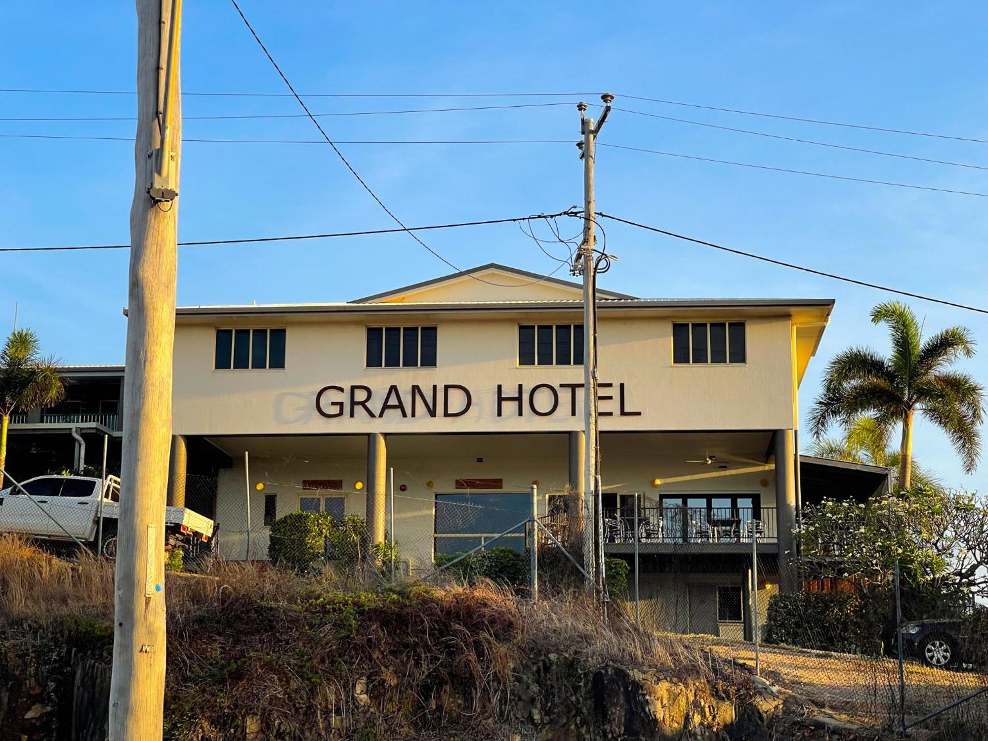 Grand Hotel Thursday Island 外观 照片